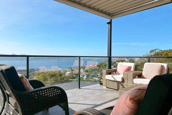 Oceanview Oasis - Close To CBD And Airport with Accommodation Tasmania