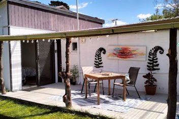 Peaceful Pet Friendly 1 Bedroom Cottage On 1 Acre with Accommodation Tasmania