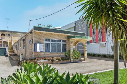 Paramount Motel - Accommodation Tasmania 0