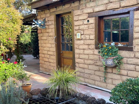 Patricias Garden Studio - Accommodation Tasmania 1