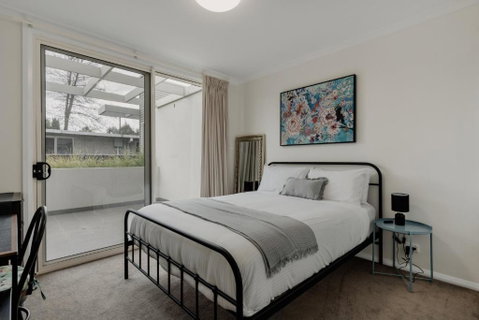 Peaceful 1-Bed Apartment Close To Lonsdale St - Accommodation Tasmania 2