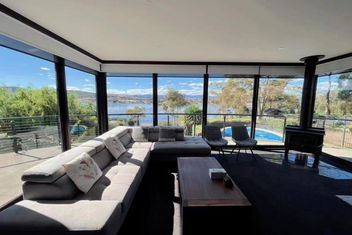 Peaceful House With Great Ocean & Mountain View with Accommodation Tasmania