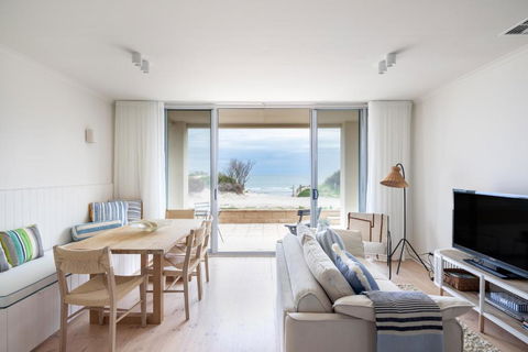 Pearl, Designer Beachfront Retreat, Semaphore Park - Accommodation Tasmania 3