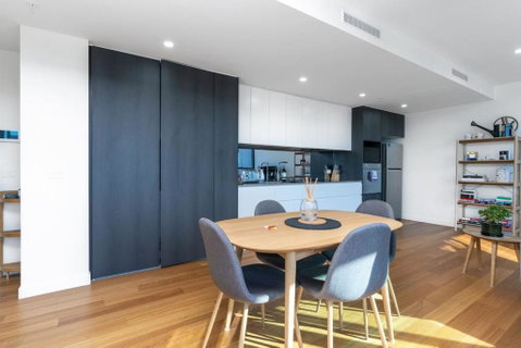 Perfectly Located 1BR BA Apartment - Accommodation Tasmania 2