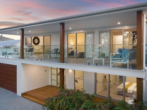 Perfect Beachhouse Lakes Surf At Your Feet - Accommodation Tasmania 2