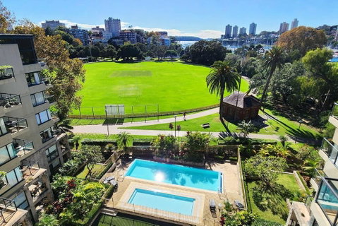 Penthouse With Private Terrace, Parking + 2 Pools - Accommodation Tasmania 3