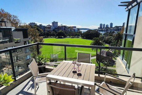 Penthouse With Private Terrace, Parking + 2 Pools - Accommodation Tasmania 2