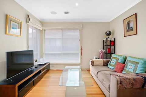 Perfectly Located Townhouse In Heart Of Ringwood - Accommodation Tasmania 1