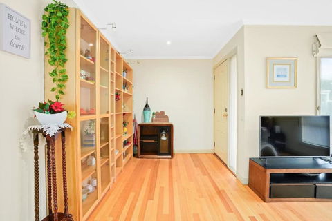 Perfectly Located Townhouse In Heart Of Ringwood - Accommodation Tasmania 3