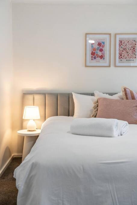 Petal And Bloom - 3BR Family CBD - Accommodation Tasmania 2