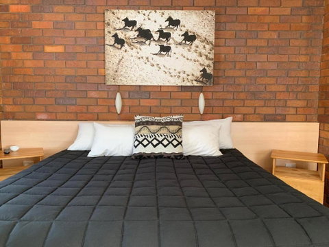 Peter Allen Motor Inn - Accommodation Tasmania 2