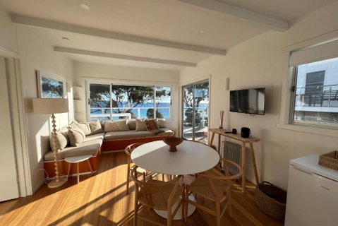 PIPI SHACK - Iconic Waterfront Shack Binalong Bay - Accommodation Tasmania 2