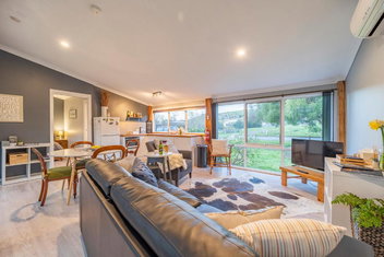 Platypus Waters B&B with Accommodation Tasmania