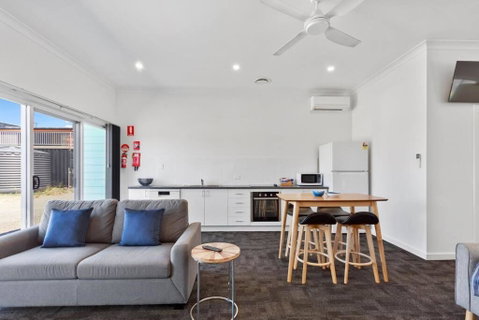 Port Lincoln Shark Apartment 5 - Accommodation Tasmania 1