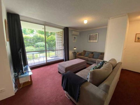 Quiet 2BR Apartment With Garden Views In Griffith - Accommodation Tasmania 0