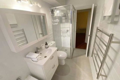Quiet 2BR Apartment With Garden Views In Griffith - Accommodation Tasmania 3