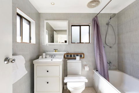 Pyrmont Self-Contained Terrace House (64 BUL) - Accommodation Tasmania 3