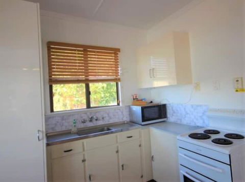 QCWA Cheerful Cottage - Airlie Beach - Accommodation Tasmania 2