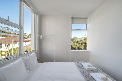 Quaint 1BD On The Doorstep Of Manly Beach - Accommodation Tasmania 3
