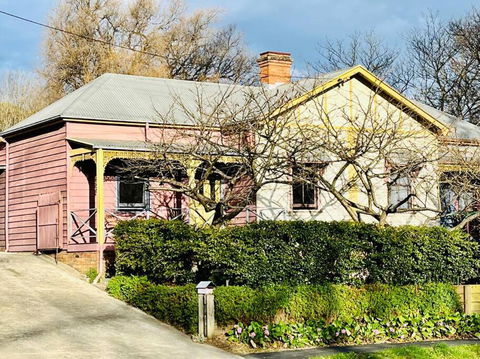 Quarryman Cottage @ 102 - Accommodation Tasmania 0