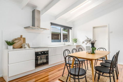 Quiet & Cozy 4 Bedroom Home - Accommodation Tasmania 3