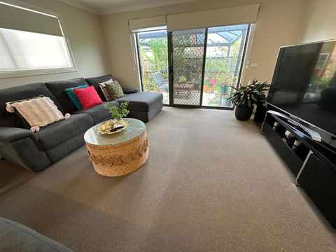 Quiet Comfort For Relaxing Stays - Accommodation Tasmania 1