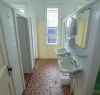 Australian Hotel - Accommodation Tasmania