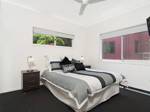 Avalon 3 - Views To Die For - Across The Road From Convent Beach - Accommodation Tasmania 1