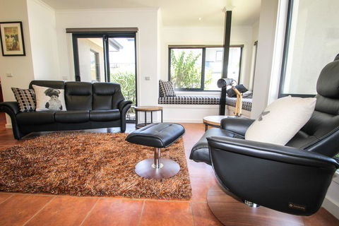 Avignon In Bright - Accommodation Tasmania 2