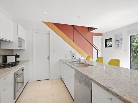 Avoca Beach Living - 84 Avoca Drive, Avoca Beach - Accommodation Tasmania 3