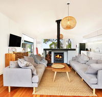 Ayana Beach House - Pet Friendly - Opposite Beach - Accommodation Tasmania
