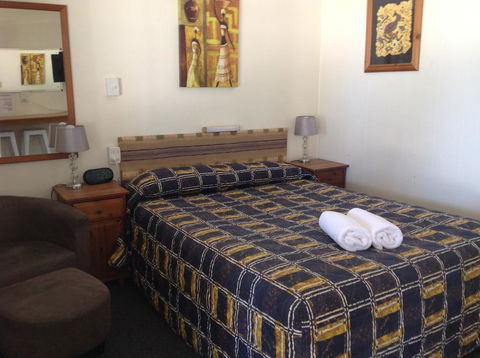 Ayr Max Motel - Accommodation Tasmania 0