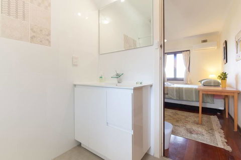 B8 Cafes, Resturants, UWA Close To SCGH - Accommodation Tasmania 0