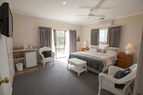 Batemans Bay Manor - Bed And Breakfast - Accommodation Tasmania 0