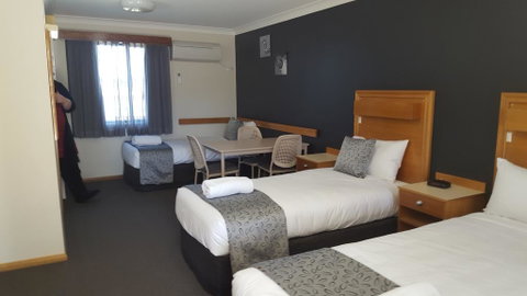 Bathurst Gold Panner - Accommodation Tasmania 2