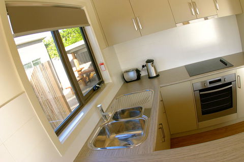 Bay Of Islands Apartments - Accommodation Tasmania 3