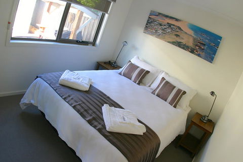 Bay Of Islands Apartments - Accommodation Tasmania 2