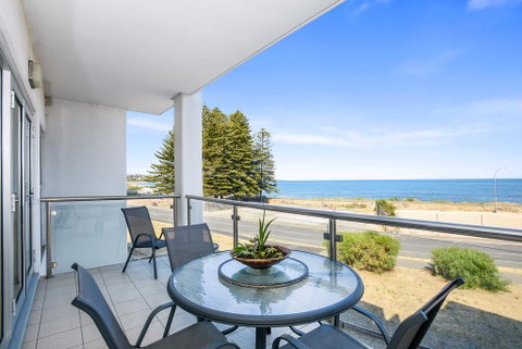 Bayline Beachfront Apartment No 4 - Accommodation Tasmania 0