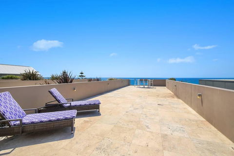 Beach And Ocean Front Penthouse With Wifi And Parking - Accommodation Tasmania 3