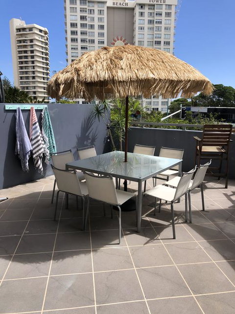 Beach Side Ocean Burleigh Heads 3 Bedroom Family Accomodation - Accommodation Tasmania 1