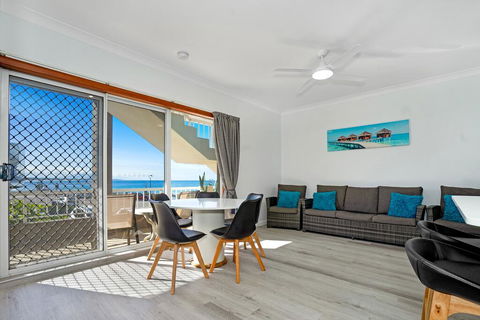 Beachcomer, Unit 2 - The Entrance, NSW - Accommodation Tasmania 3