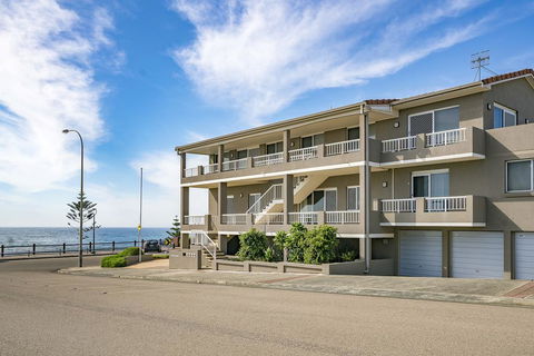 Beachcomer, Unit 2 - The Entrance, NSW - Accommodation Tasmania 0