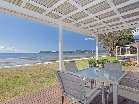 Beached Inn' 93 Foreshore Drive - Spacious Beach Front House - Accommodation Tasmania 0