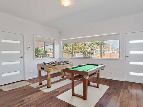 Beached Inn' 93 Foreshore Drive - Spacious Beach Front House - Accommodation Tasmania 1