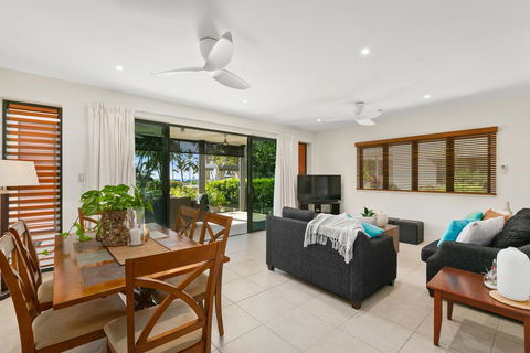 Beachfront Apartment With Ocean Views - Accommodation Tasmania 2