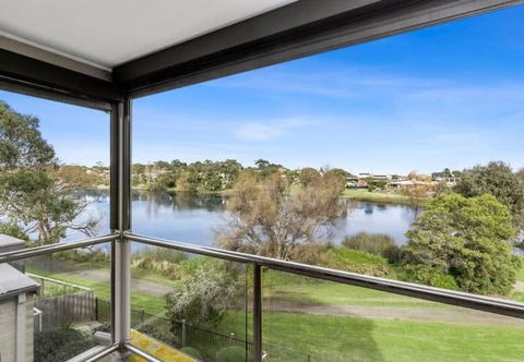 Riviera Lakeside With Uninterrupted Water Views - Accommodation Tasmania 0