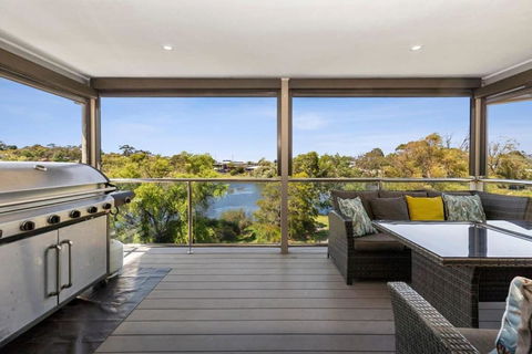 Riviera Lakeside With Uninterrupted Water Views - Accommodation Tasmania 3