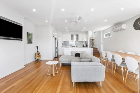 Riviera Lakeside With Uninterrupted Water Views - Accommodation Tasmania 2