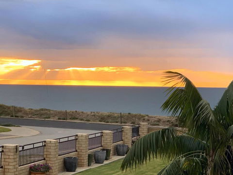 Relaxing Getaway Beachfront Access Multi Family Pets Mandurah - Accommodation Tasmania 1