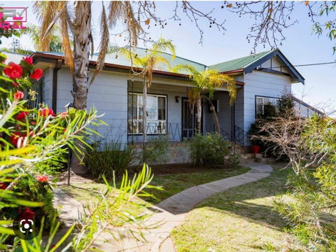 Red Steps - Family & Pet Friendly - Accommodation Tasmania 0